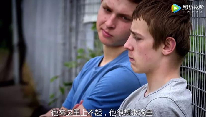 兩個學(xué)生 移民英國